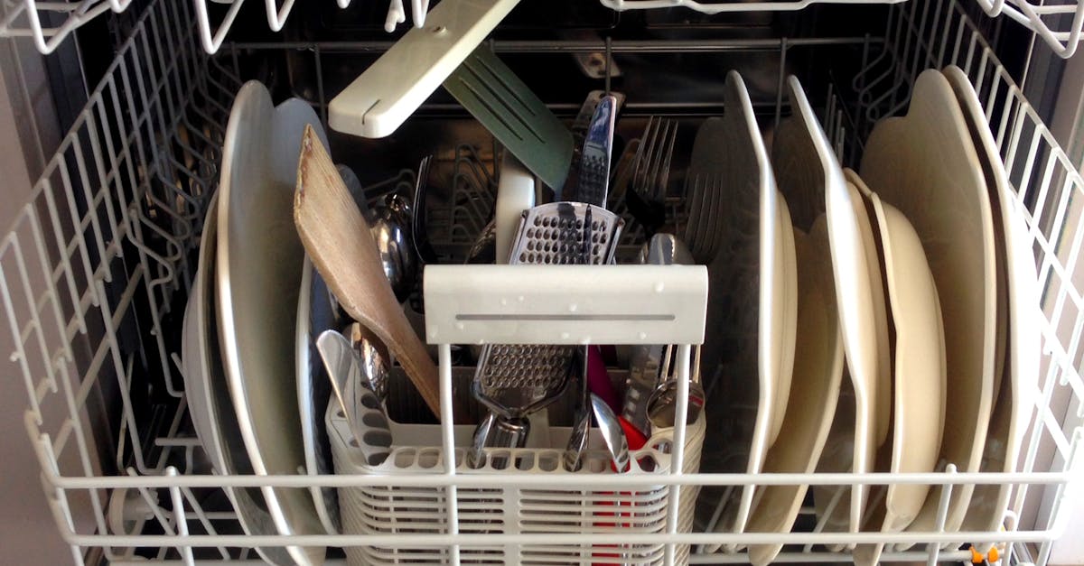 Pourquoi les couteaux rouillent au lave-vaisselle : causes et solutions