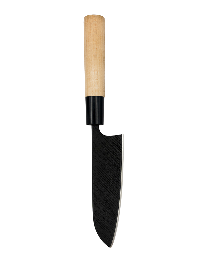 Couteau japonais en acier carbone avec lame noire et manche en bois clair, idéal pour entretien couteau japonais carbone.